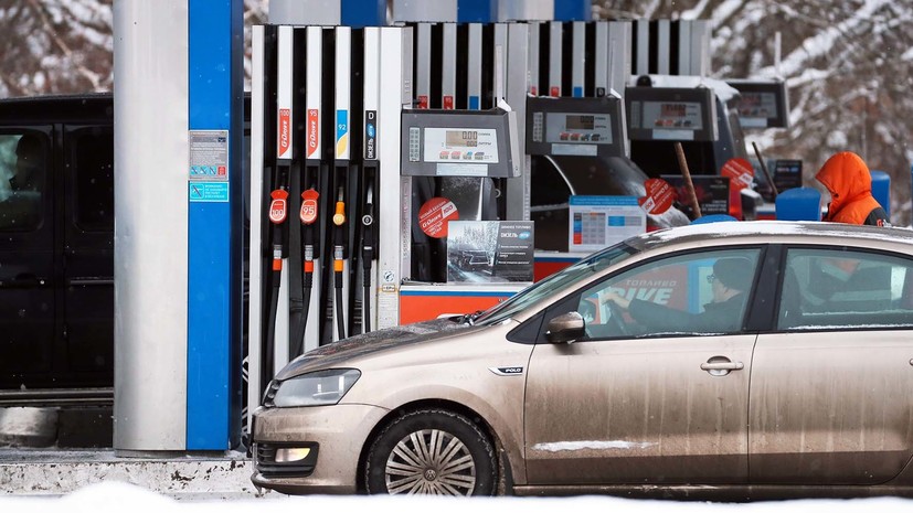 Без резких колебаний: как могут измениться цены на топливо в России до конца 2020 года