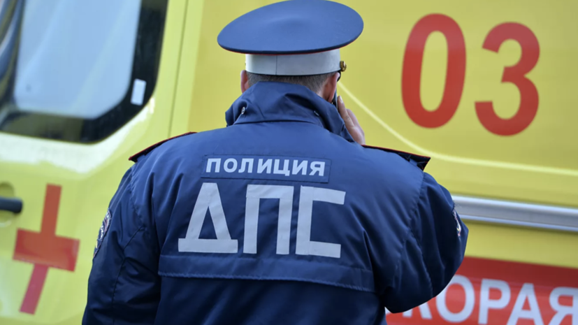В Кузбассе в ДТП попал автомобиль с детской хоккейной командой