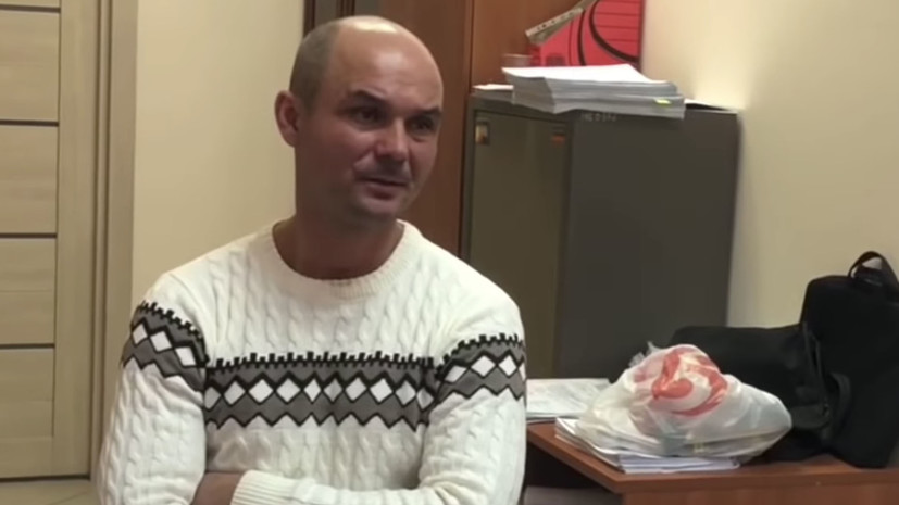 Бросившего детей в Шереметьеве мужчину могут ограничить в родительских правах
