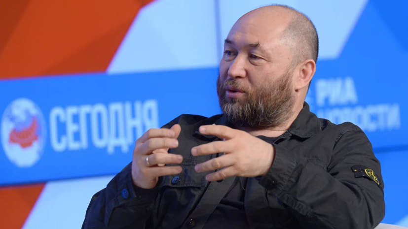 Бекмамбетов рассказал о фильме про лётчика Девятаева