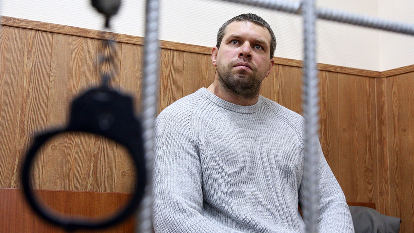«Сказал, что сам подбросил наркотики»: экс-полицейский признал вину по делу журналиста Голунова