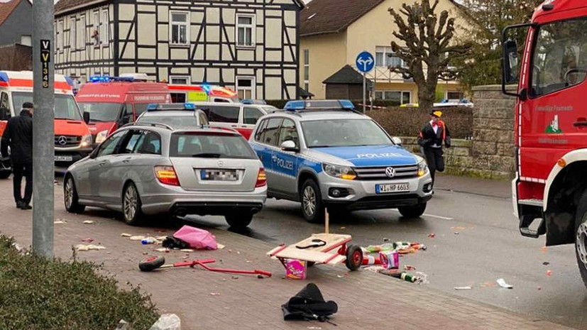 В полиции заявили о преднамеренном наезде водителя на толпу в Германии