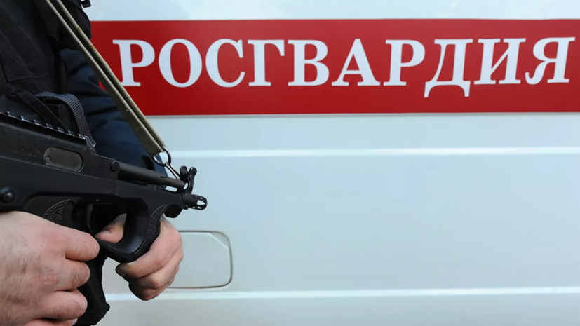 В Перми сотрудник Росгвардии спас провалившихся под лёд детей
