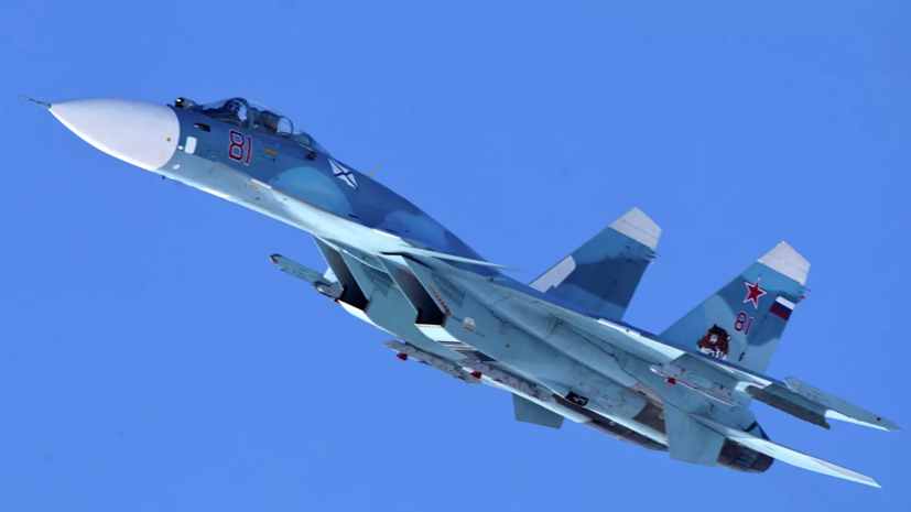 Истребители Су-33 провели тренировочные бои над Баренцевым морем