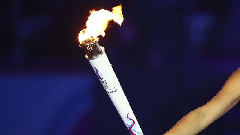Факел современные игры зажигается. Зажжение олимпийского огня. Олимпийский огонь в древней Греции. Олимпийский факел 1980. Факел олимпийского огня Олимпийских игр зажигается.