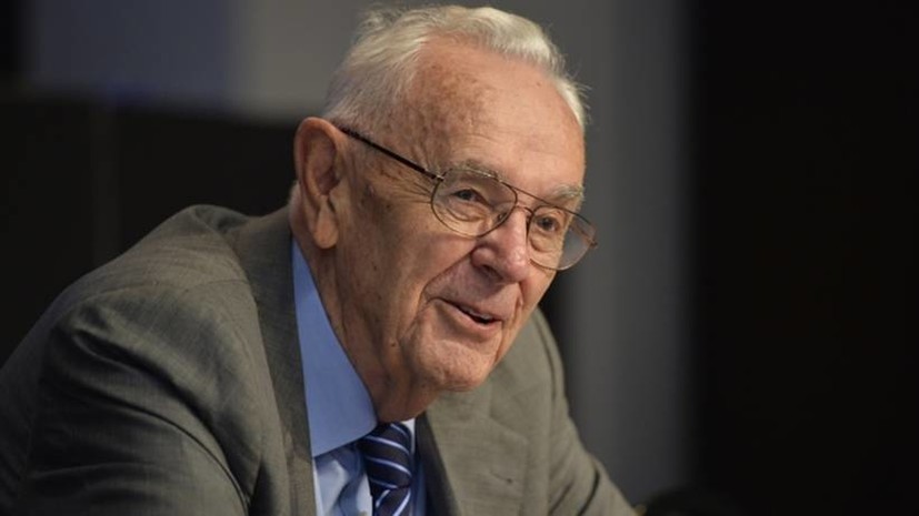 Бывший глава ФИБА Станкович умер в возрасте 94 лет