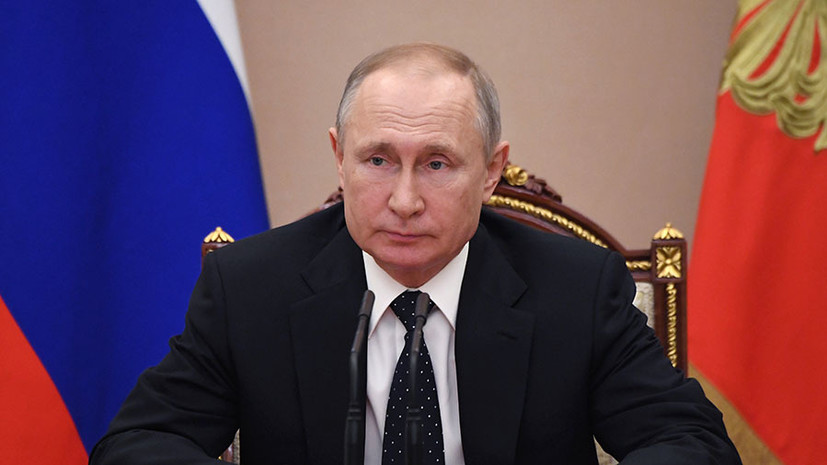 Выплаты для семей, поддержка бизнеса и мониторинг ситуации: Путин утвердил перечень поручений в связи с коронавирусом