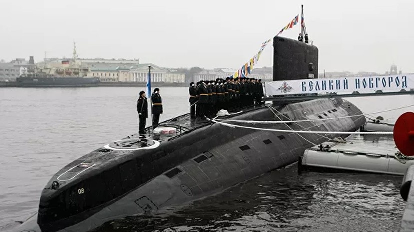 The crew of the submarine 