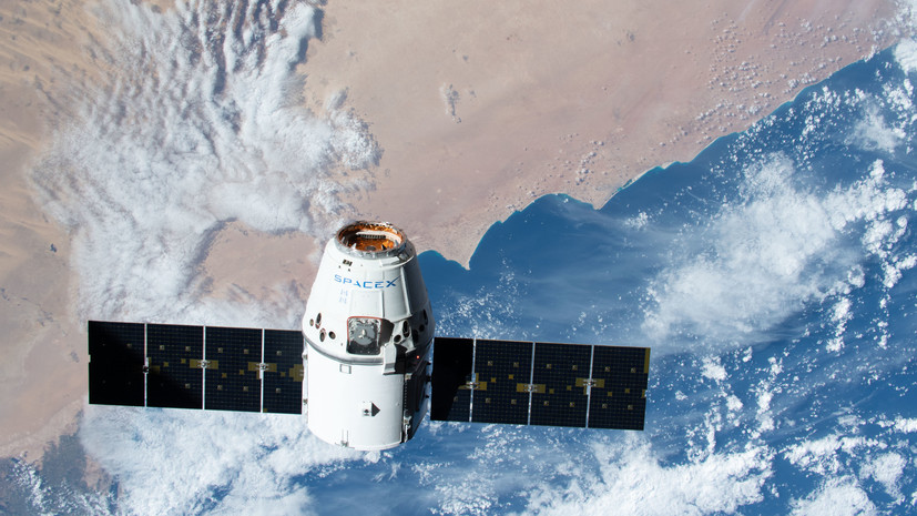 Американский грузовой корабль Dragon приводнился в Тихом океане