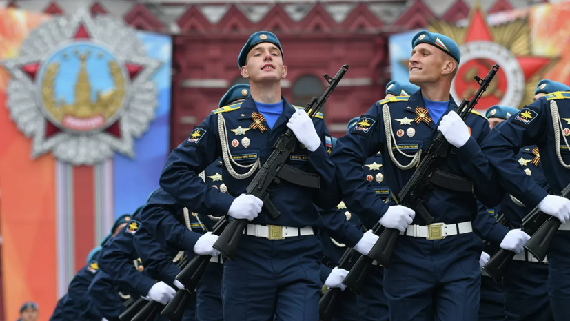 Путин отложил проведение парада Победы