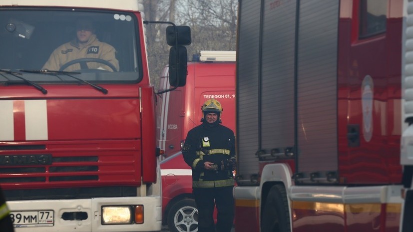 В автосервисе на западе Москвы произошёл пожар