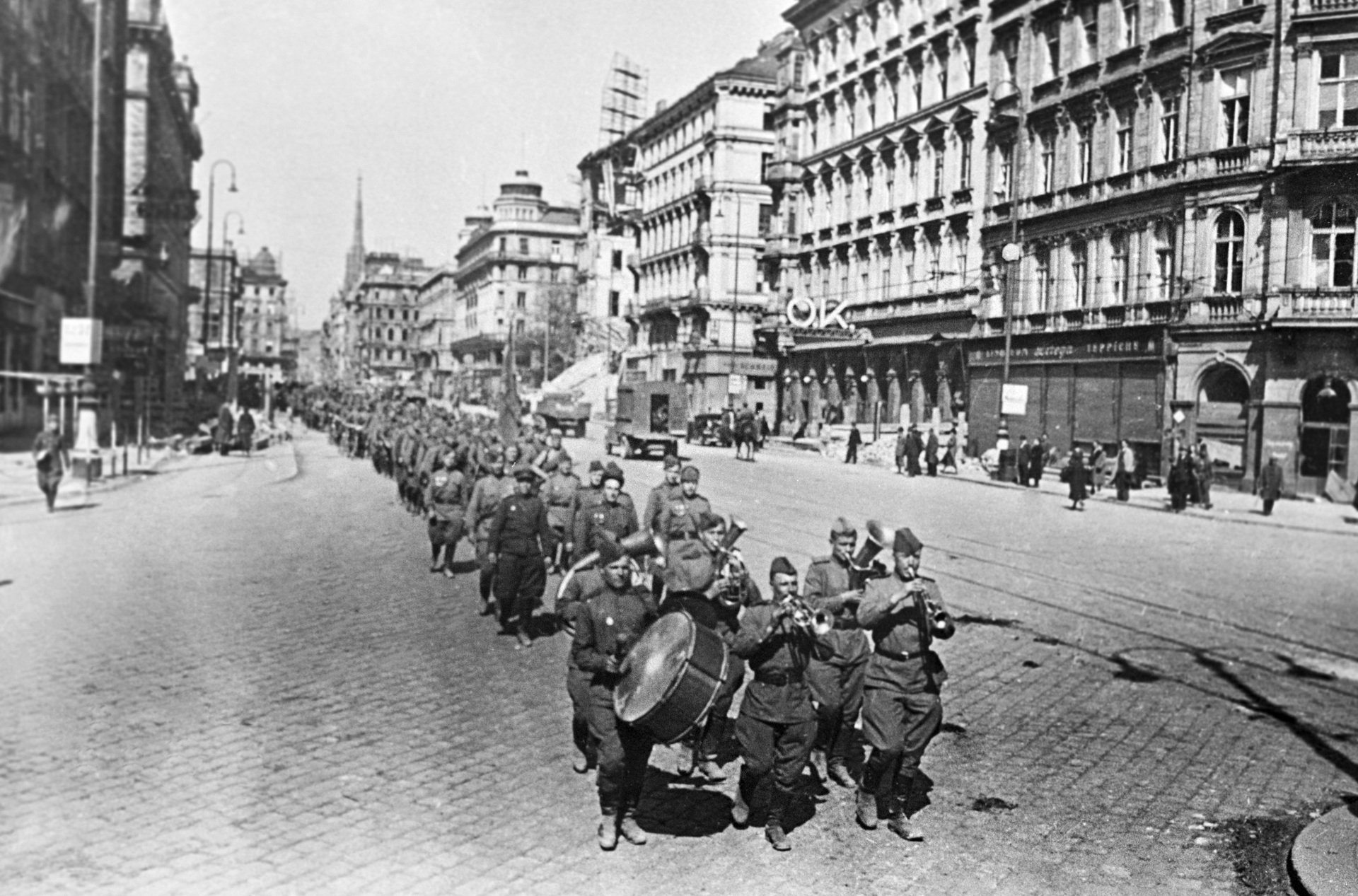 Красная армия в чехословакии. Освобождение Австрии 1945. Освобождение столицы Австрии вены советскими войсками 1945 г. Австрия Вена 1945.