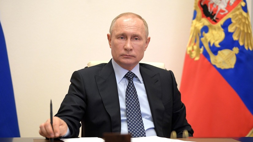 Путин предоставил страховые гарантии борющимся с коронавирусом медикам