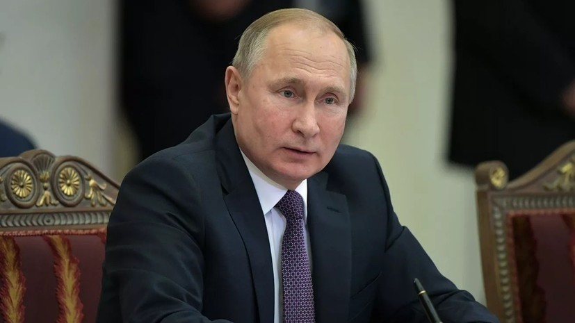 Путин назвал сложной ситуацию с авиаперевозками на фоне коронавируса