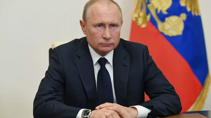 Путин поручил осуществить апрельские выплаты медработникам до 15 мая