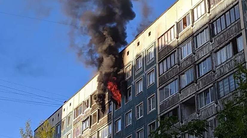 Два человека погибли при пожаре в Петербурге
