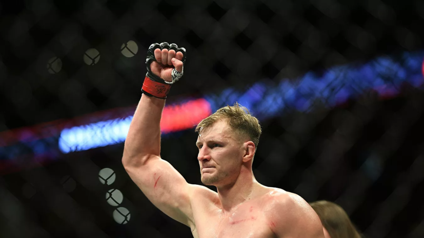 Волков продолжает готовиться к бою с Блейдсом, несмотря на отмену турнира UFC в Канаде Волков продолжает готовиться к бою с Блейдсом, несмотря на отмену турнира UFC в Канаде