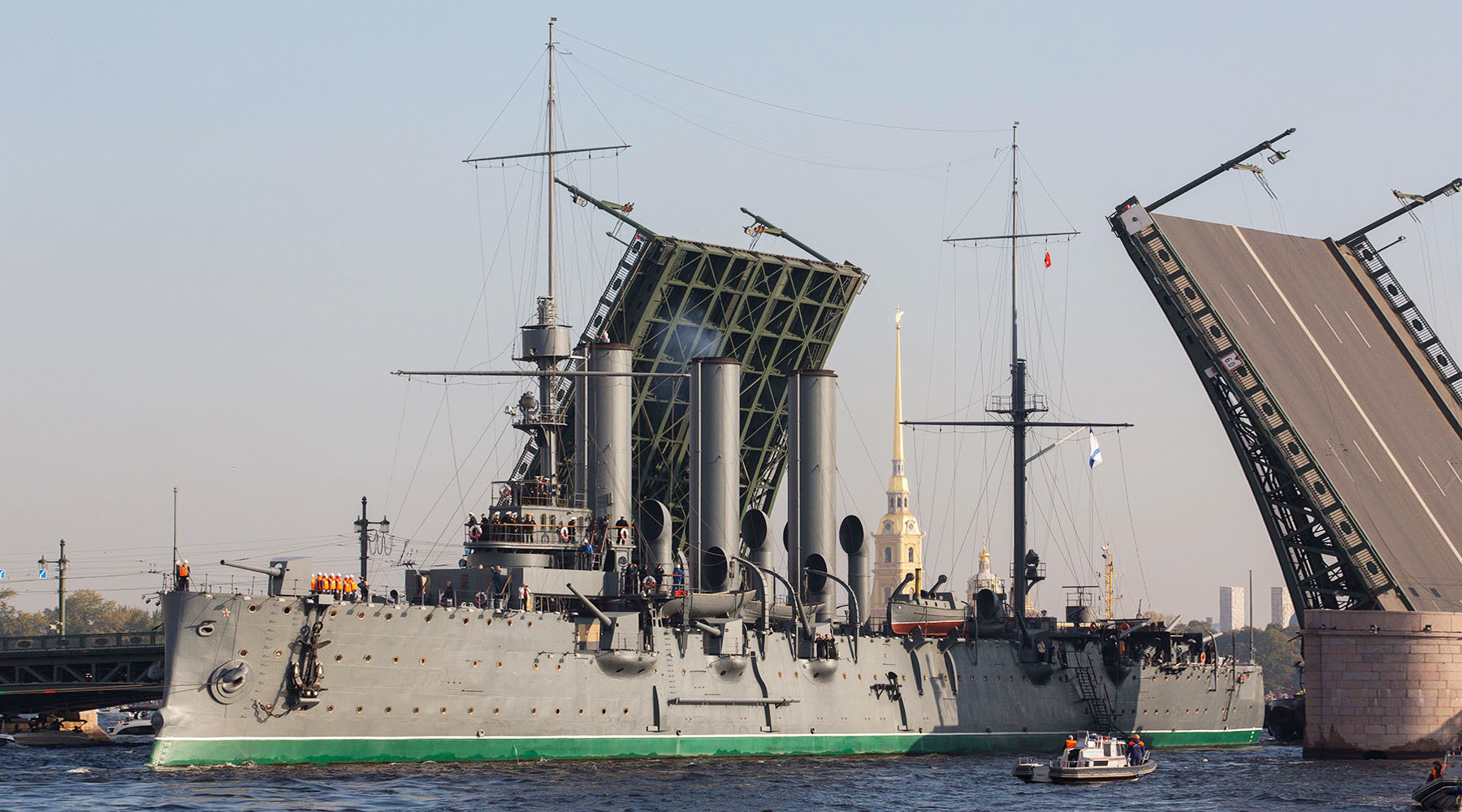 Корабль крейсер Аврора в Питере
