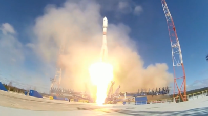 Старт ракеты-носителя «Союз-2.1б» с военным спутником с космодрома Плесецк — видео