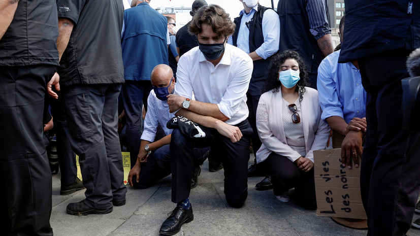 Трюдо встал на колено в знак солидарности с протестующими в США