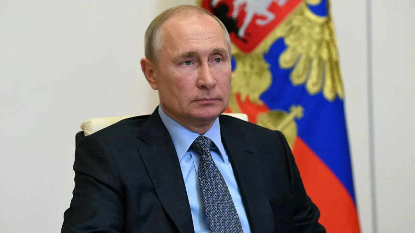 Путин поручил сохранить все допвыплаты медикам ещё на два месяца Путин поручил сохранить все допвыплаты медикам ещё на два месяца
