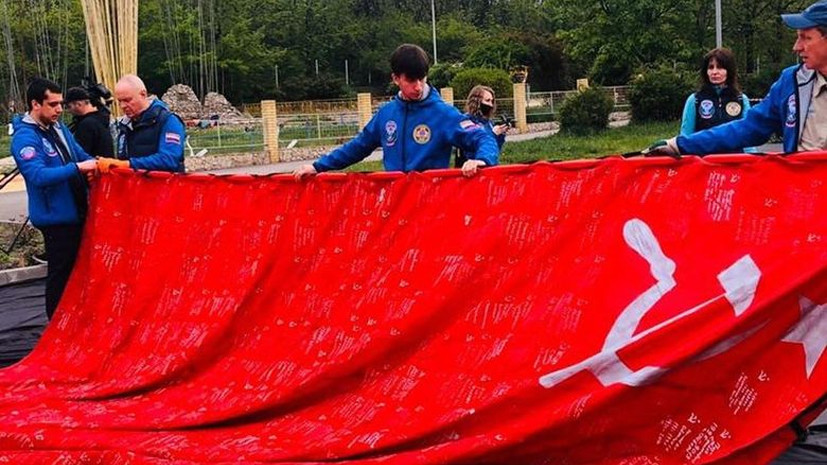 В Ставрополе планируют представить самую большую в мире копию знамени Победы В Ставрополе планируют представить самую большую в мире копию знамени Победы