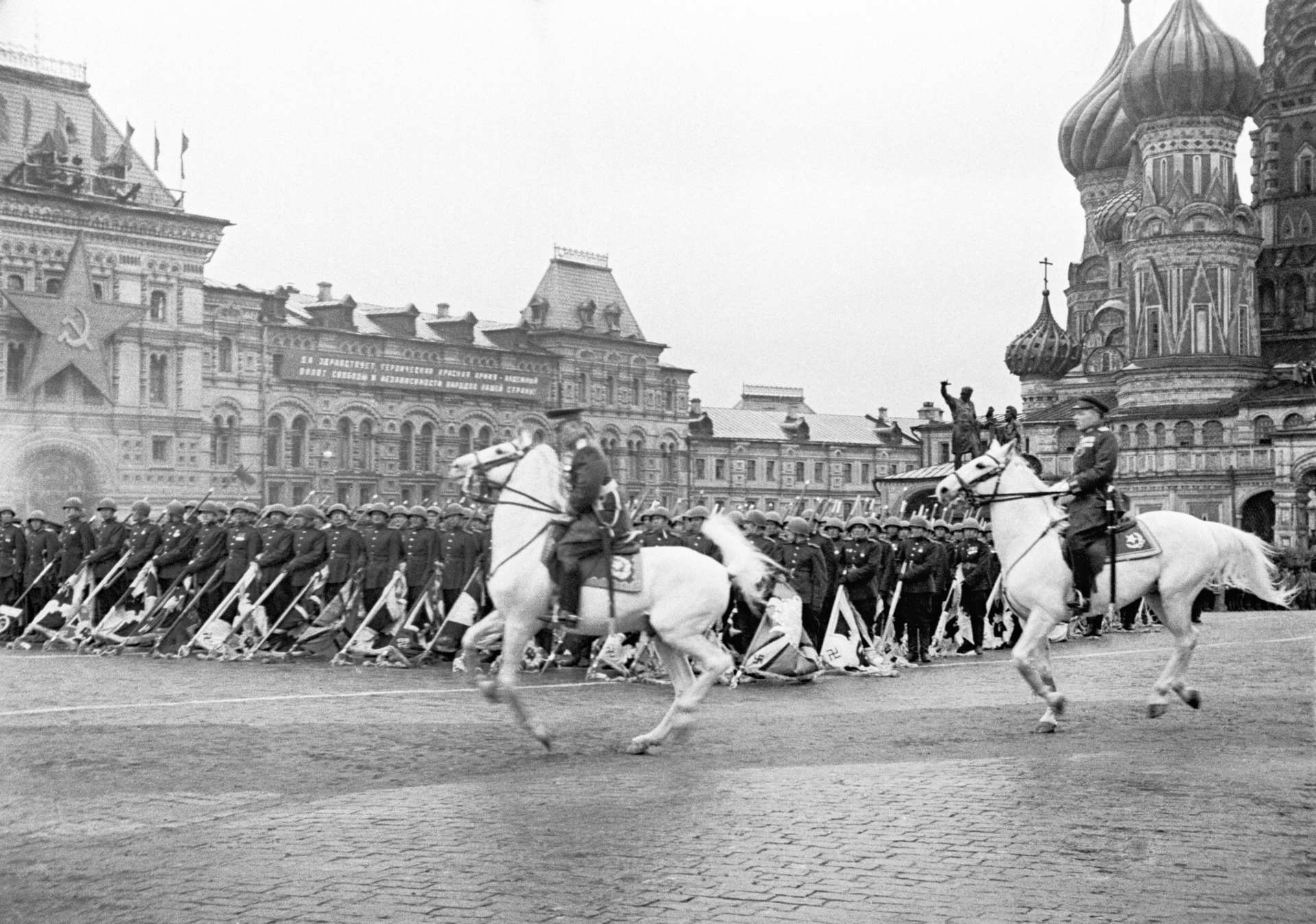 Первый парад победы на красной площади в москве фото