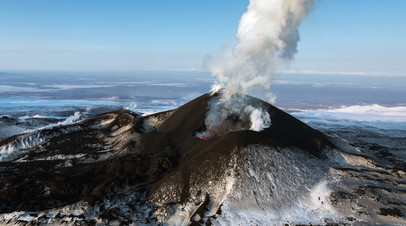 Извержение побочного прорыва вулкана Плоский Толбачик на Камчатке