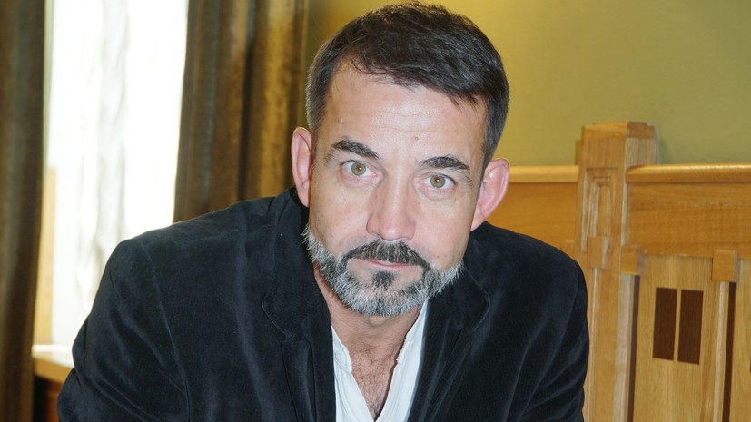 Дмитрий Певцов рассказал, как относится ко Дню любви, семьи и верности