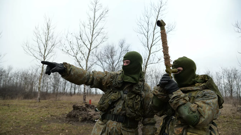 Военнослужащие ЗВО отработали действия по ликвидации последствий применения оружия массового поражения