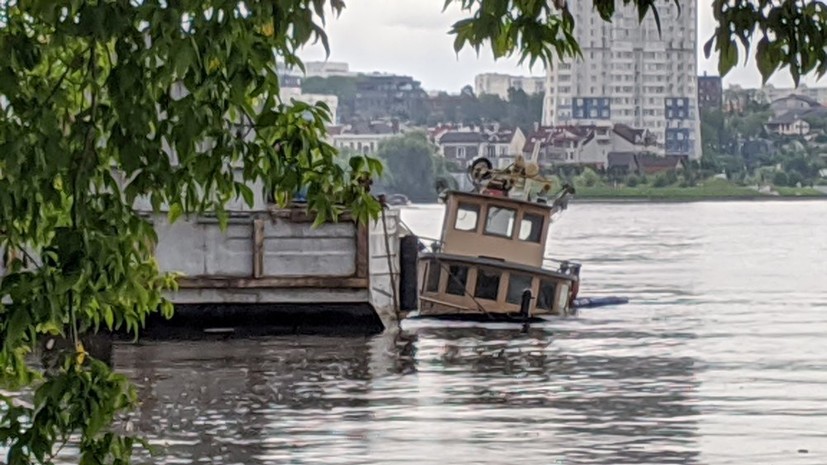 В Москве-реке провели отбор проб воды после разлива топлива