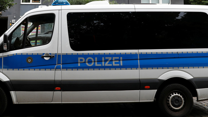 Пять полицейских пострадали в результате массовой драки в Германии