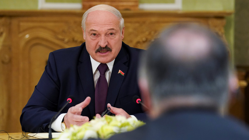 Лукашенко призвал «подставить Украине плечо»