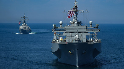 Американский эсминец USS Porter и USS Mount Whitney во время учений США и Украины Sea Breeze