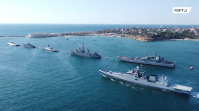Репетиция парада ко Дню ВМФ в Севастополе — видео с беспилотника