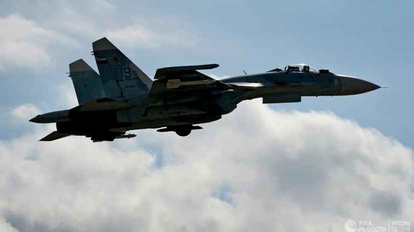 Российский Су-27 перехватил американские самолеты над Черным морем