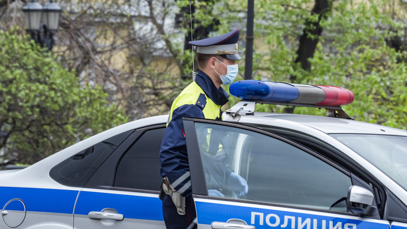 В Петербурге автомобиль сбил инспектора ГИБДД