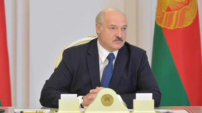Лукашенко пригрозил дать отпор тем, кто за рубежом «шашки точит»