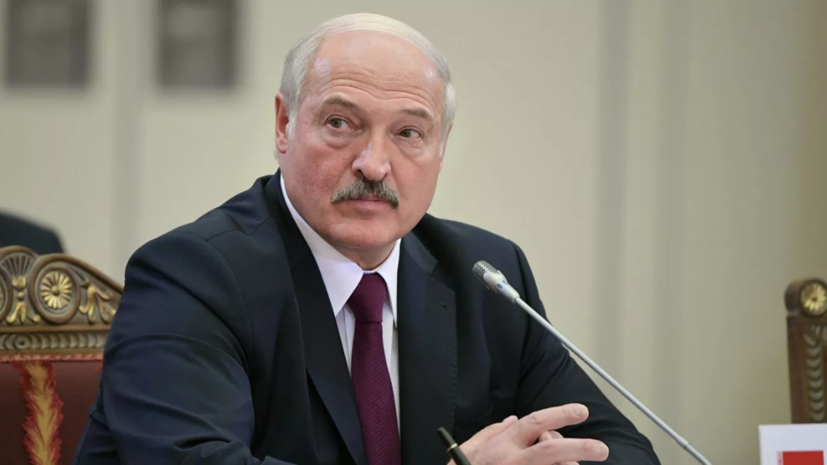 Лукашенко заявил, что белорусские БТР выдают за российскую технику