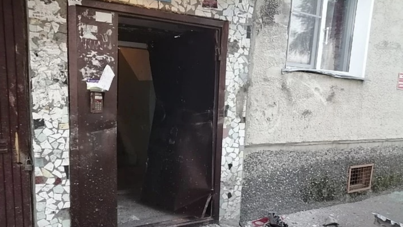 В Новосибирске автомобиль врезался в жилой дом В Новосибирске автомобиль врезался в жилой дом
