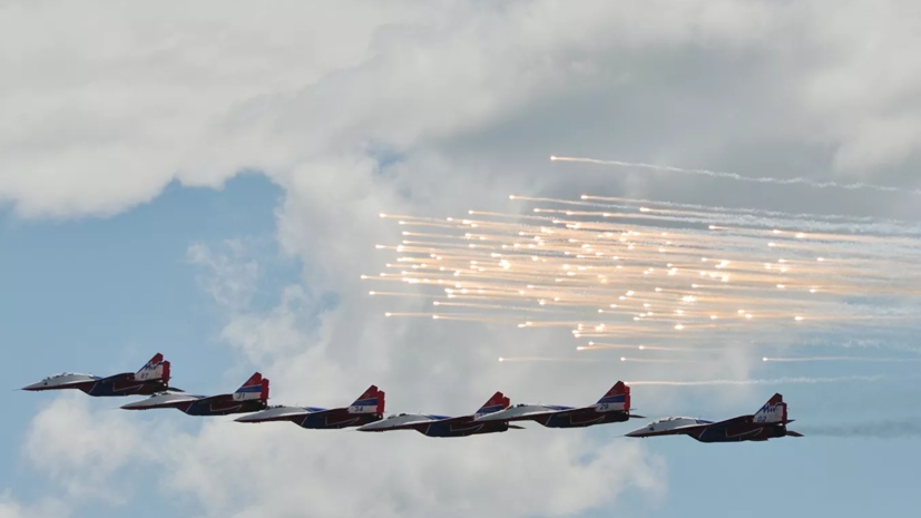 Лётчики ВКС провели показательные выступления на Армейских играх