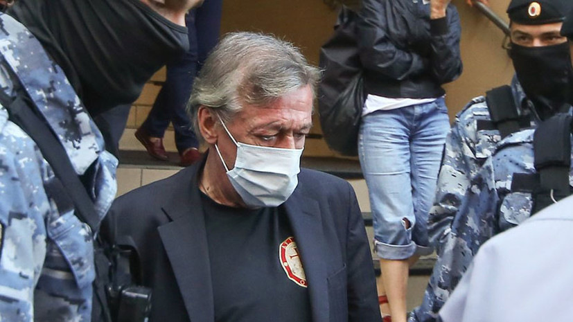 Свидетель рассказал о севшем в машину Ефремова перед ДТП мужчине