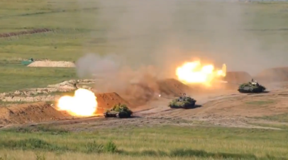Военные уничтожили условного противника в ходе учений на полигоне Цугол