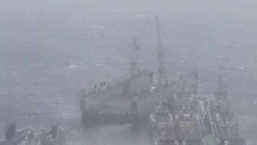 Во Владивостоке из-за ураганного ветра сорвало со швартов плавучий док Во Владивостоке из-за ураганного ветра сорвало со швартов плавучий док