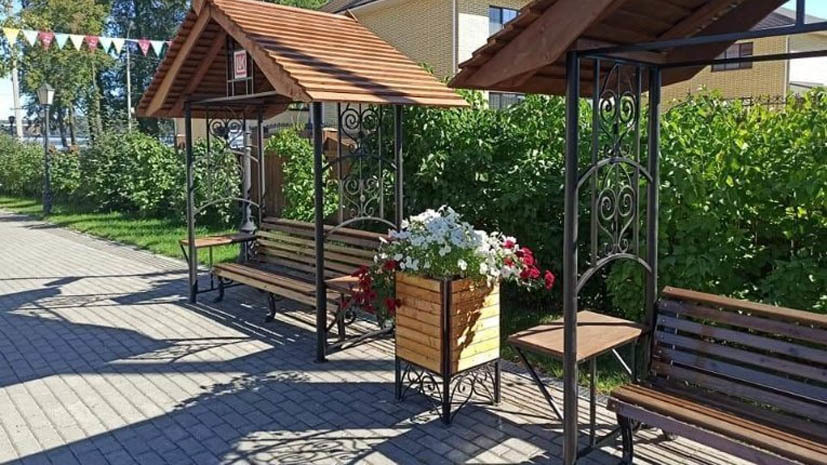 В Воткинске в музее Чайковского появились музыкальные скамейки В Воткинске в музее Чайковского появились музыкальные скамейки