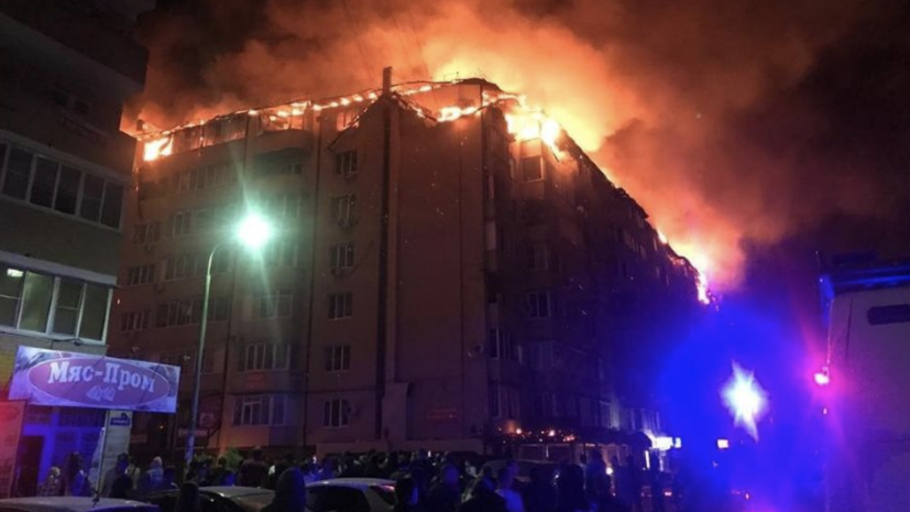 Площадь пожара в жилом доме в Краснодаре увеличилась Площадь пожара в жилом доме в Краснодаре увеличилась