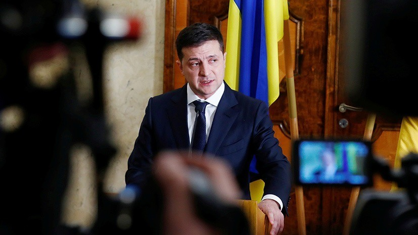 На Украине сообщили о снижении рейтинга Зеленского на 10%