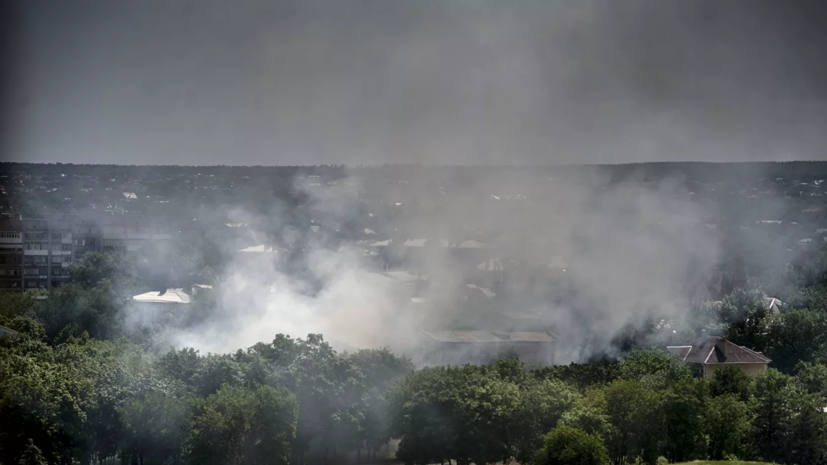 Пожар в Луганской области Украины привёл к детонации боеприпасов Пожар в Луганской области Украины привёл к детонации боеприпасов