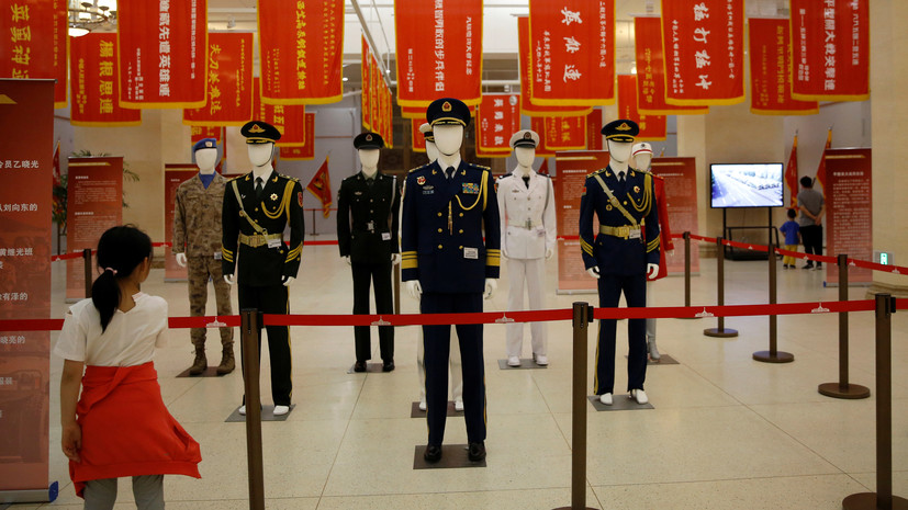 В США запрещают инвестировать в связанные с военными КНР компании