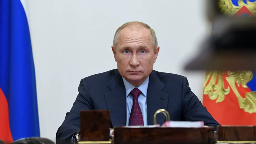 Путин предложил поощрять участвующих в борьбе с COVID-19 студентов-медиков